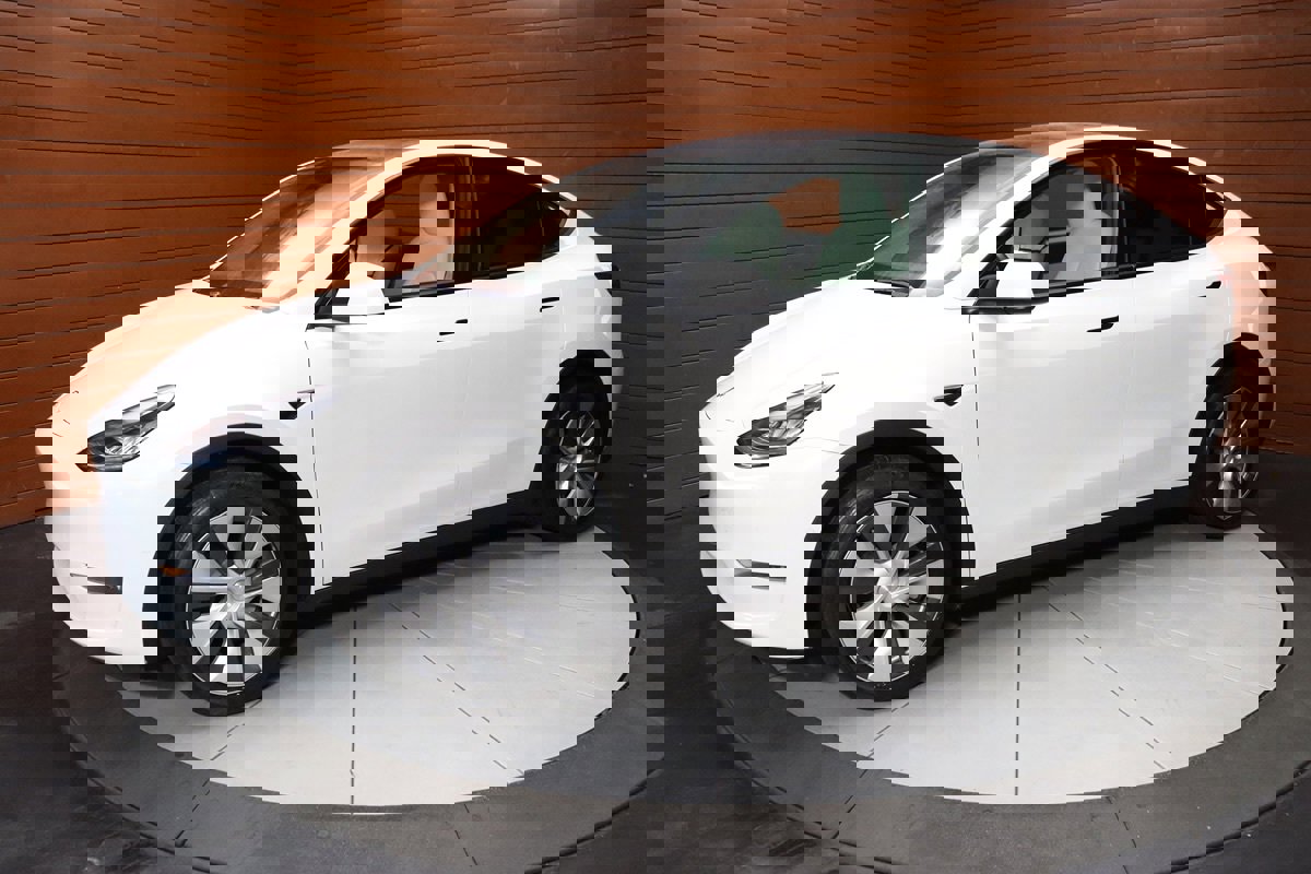 Used 2022 Tesla Model Y Long Range image 7