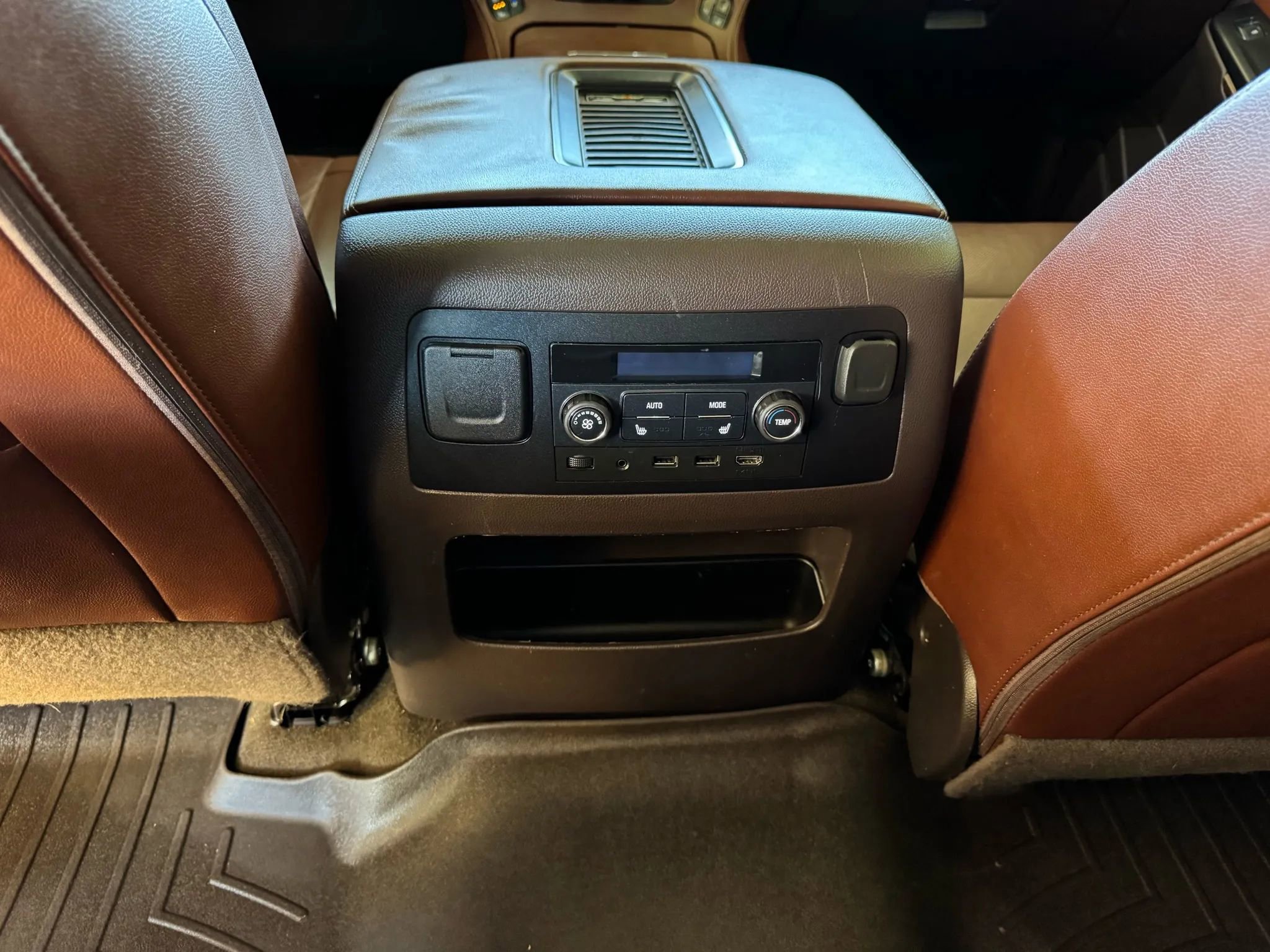 Used 2018 Chevrolet Suburban Premier image 21