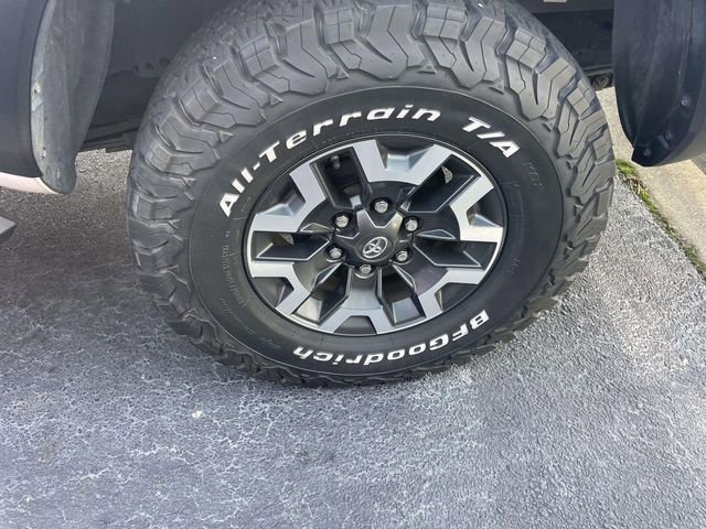 Used 2016 Toyota Tacoma TRD Off-Road w/ Premium & Technology Package RWD image 8