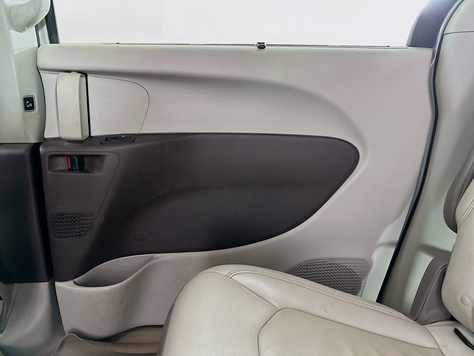 Used 2017 Chrysler Pacifica Touring-L w/ Tire & Wheel Group image 31