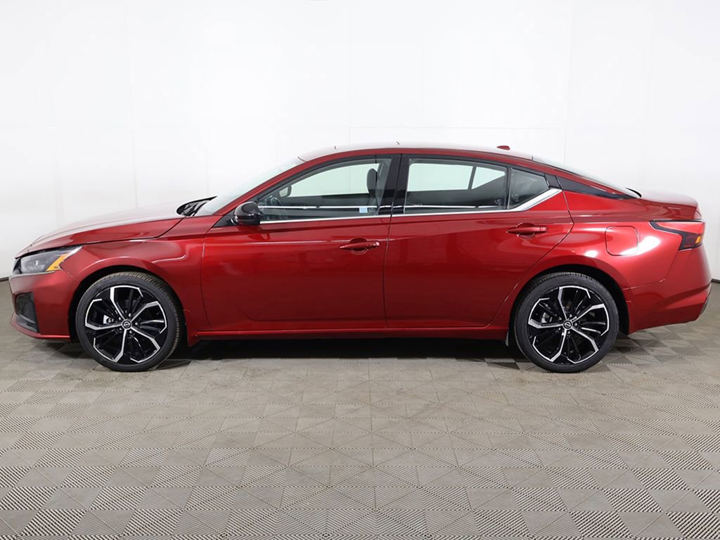 Used 2024 Nissan Altima 2.5 SR w/ SR Premium Package AWD/4WD image 16