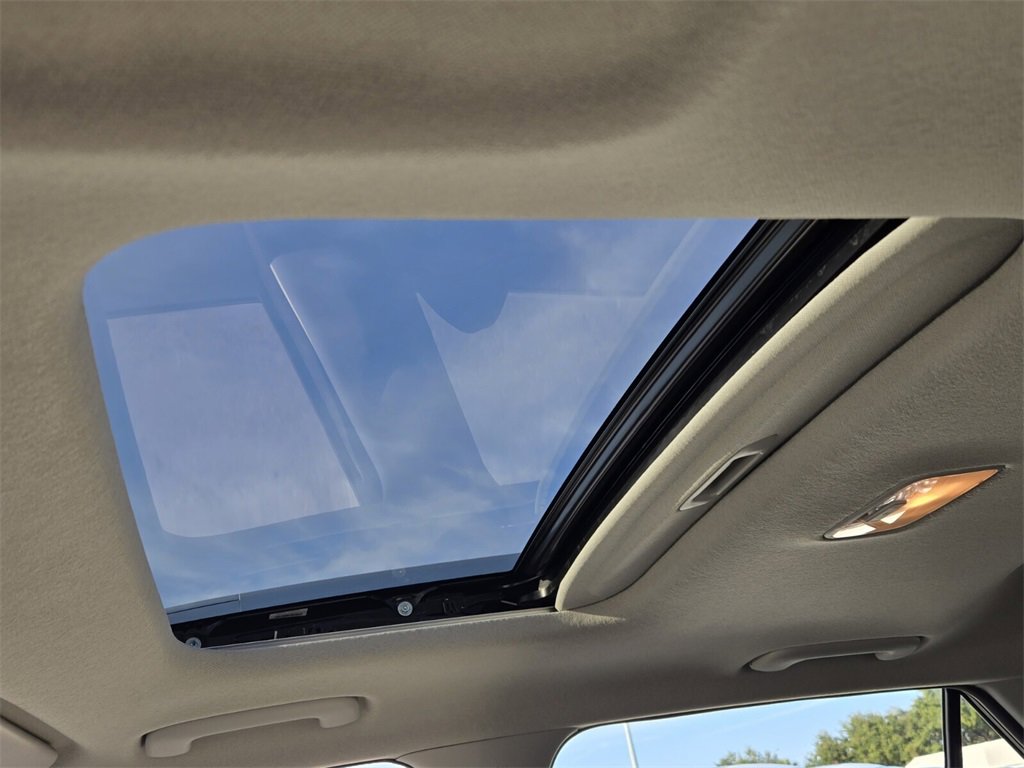 Certified 2024 Hyundai Venue SEL image 18