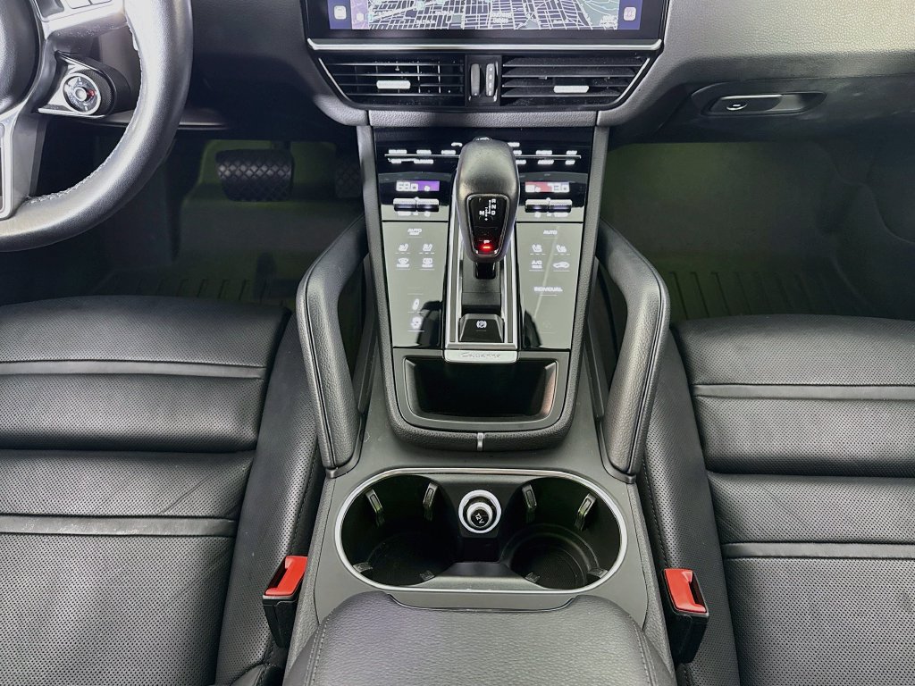 Certified 2023 Porsche Cayenne Platinum Edition AWD/4WD image 16