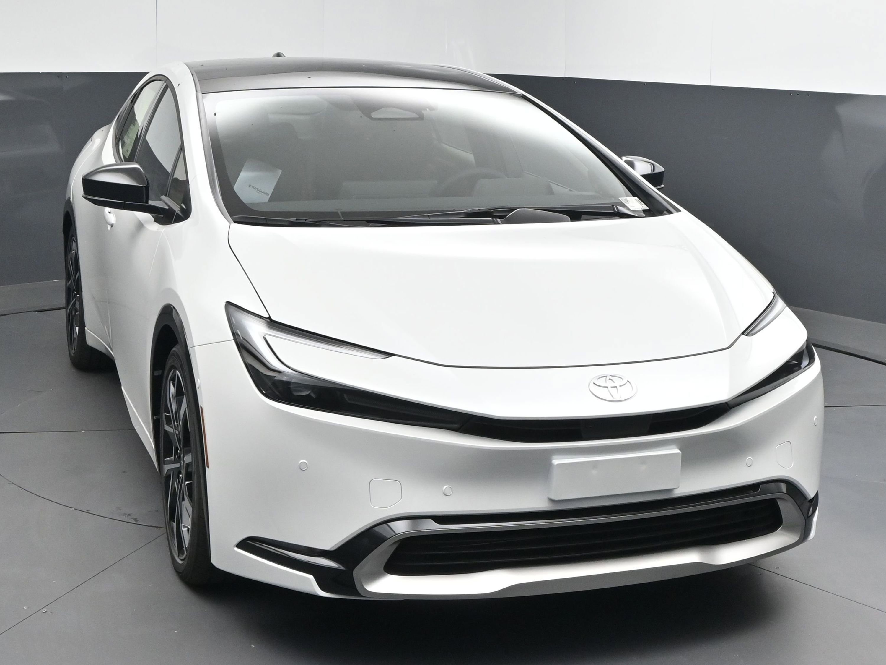 New 2026 Toyota Prius Plug-In Hybrid image 2
