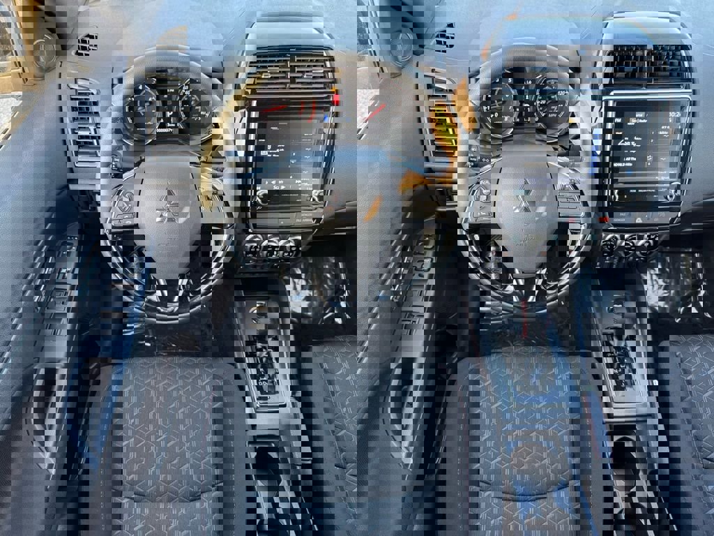 Used 2025 Mitsubishi Outlander Sport AWD image 16