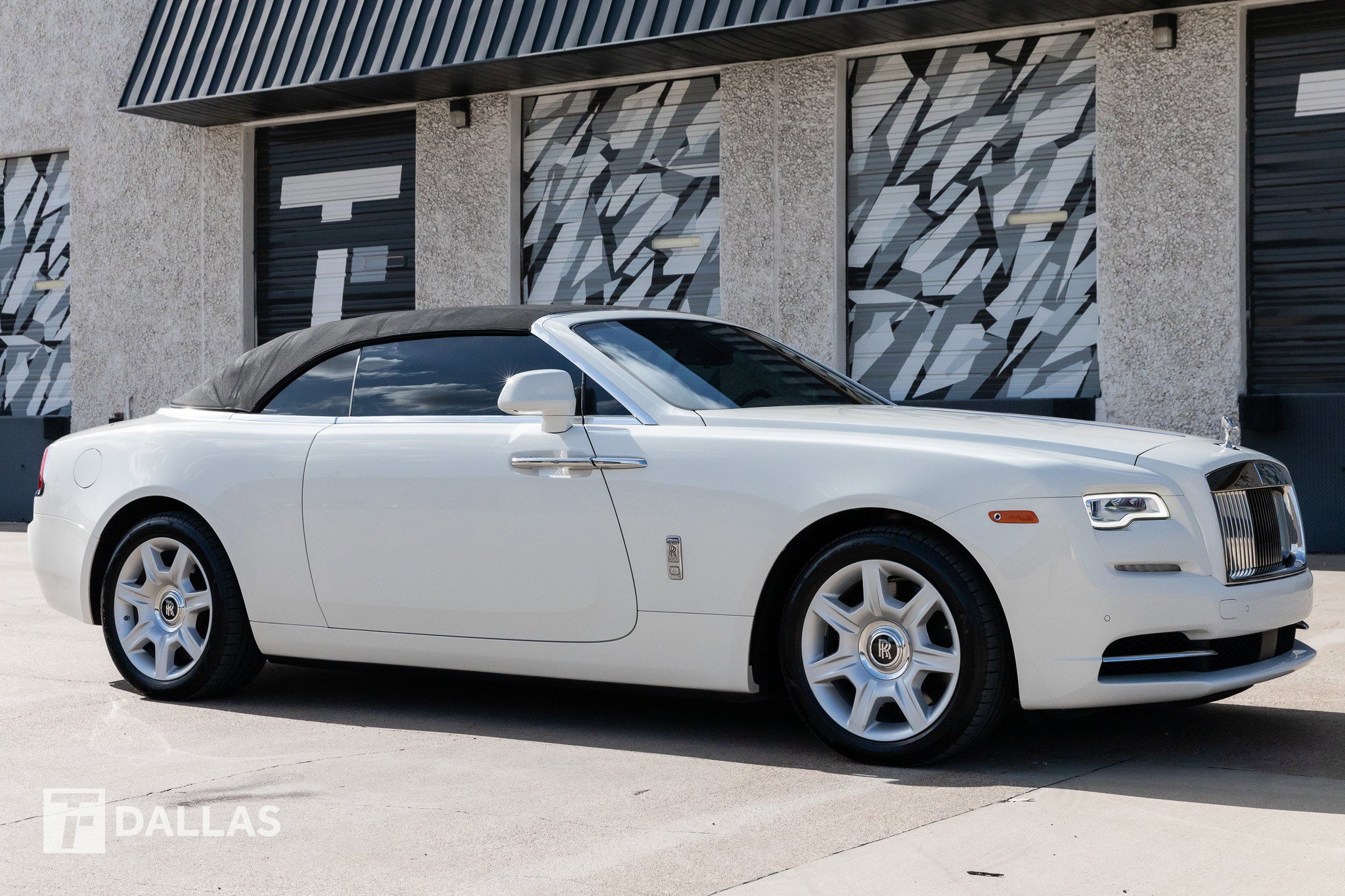 Used 2017 Rolls-Royce Dawn image 21