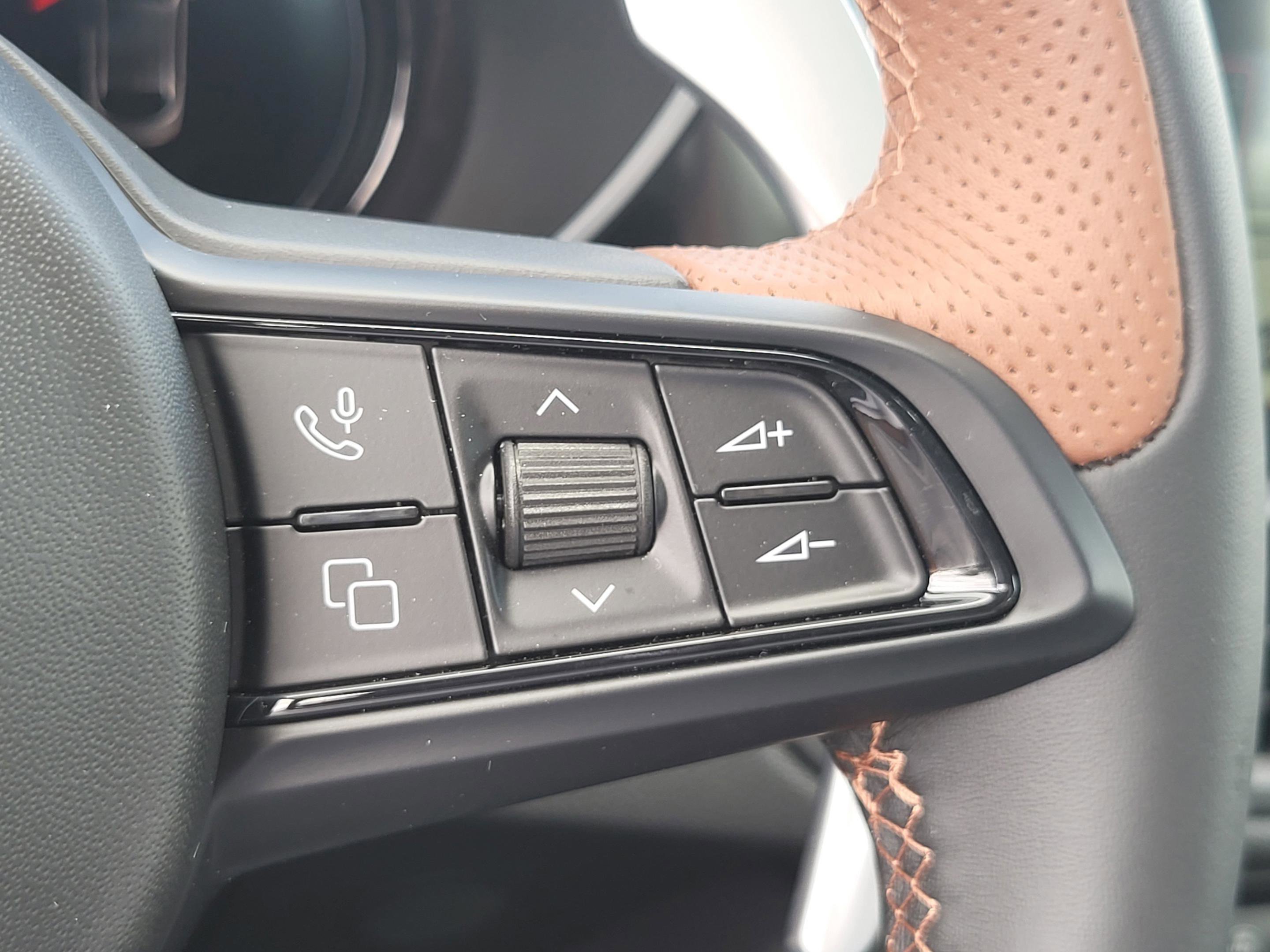 New 2025 Alfa Romeo Giulia w/ Driving Assist Package RWD image 57