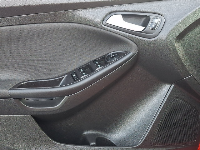 Used 2016 Ford Focus SE w/ SE Sport Package FWD image 14