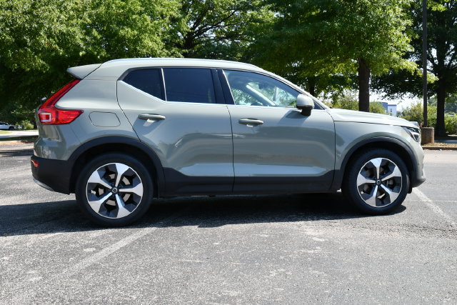Used 2023 Volvo XC40 B5 Plus w/ Driver Assist Package AWD/4WD image 8