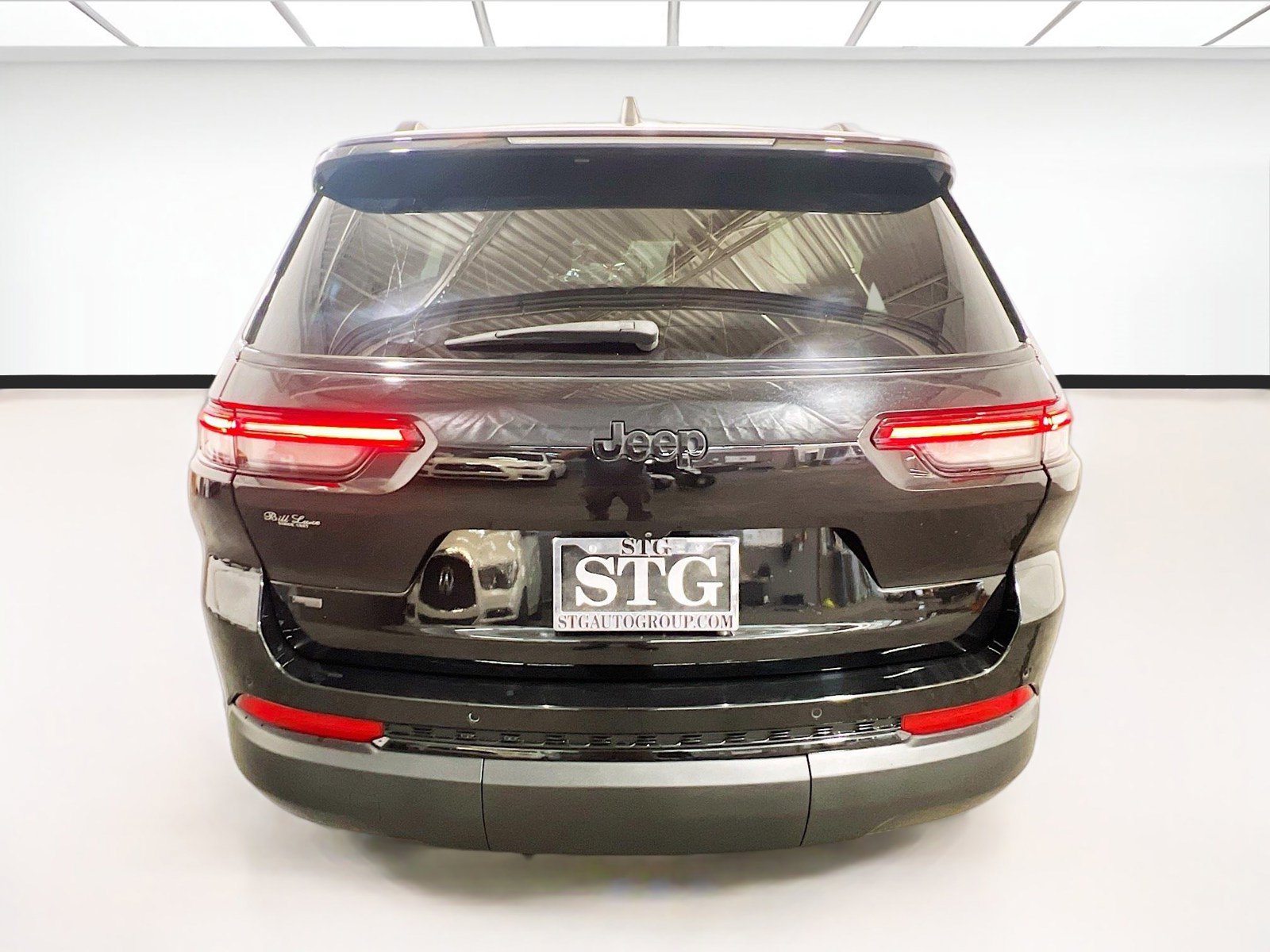 Used 2022 Jeep Grand Cherokee L Laredo RWD image 5