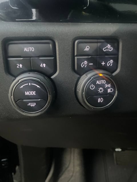 Used 2022 Chevrolet Silverado 1500 LTZ w/ Technology Package AWD/4WD image 7