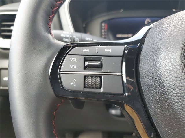 Certified 2025 Honda Pilot Black Edition image 17