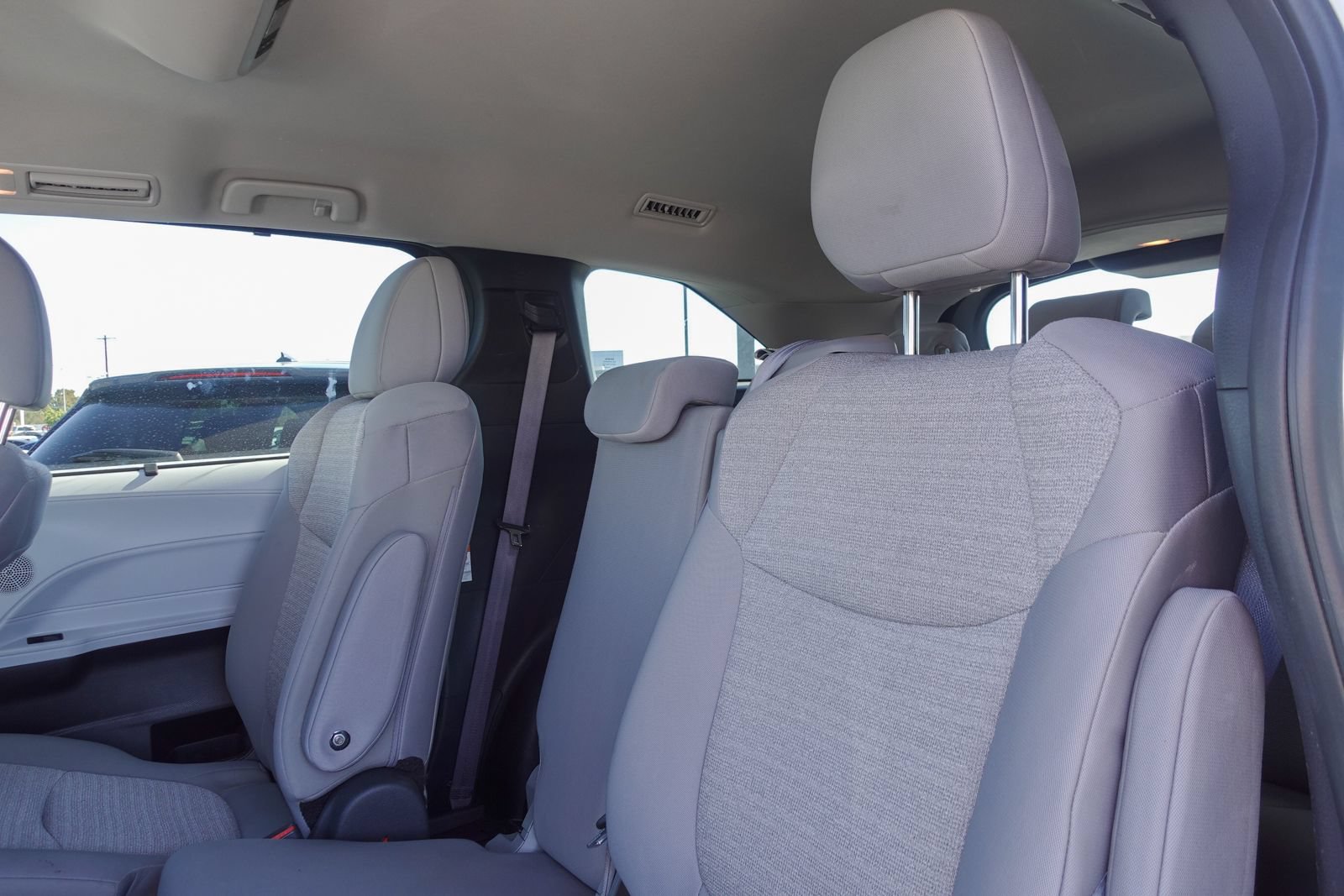 Used 2025 Toyota Sienna LE FWD image 12
