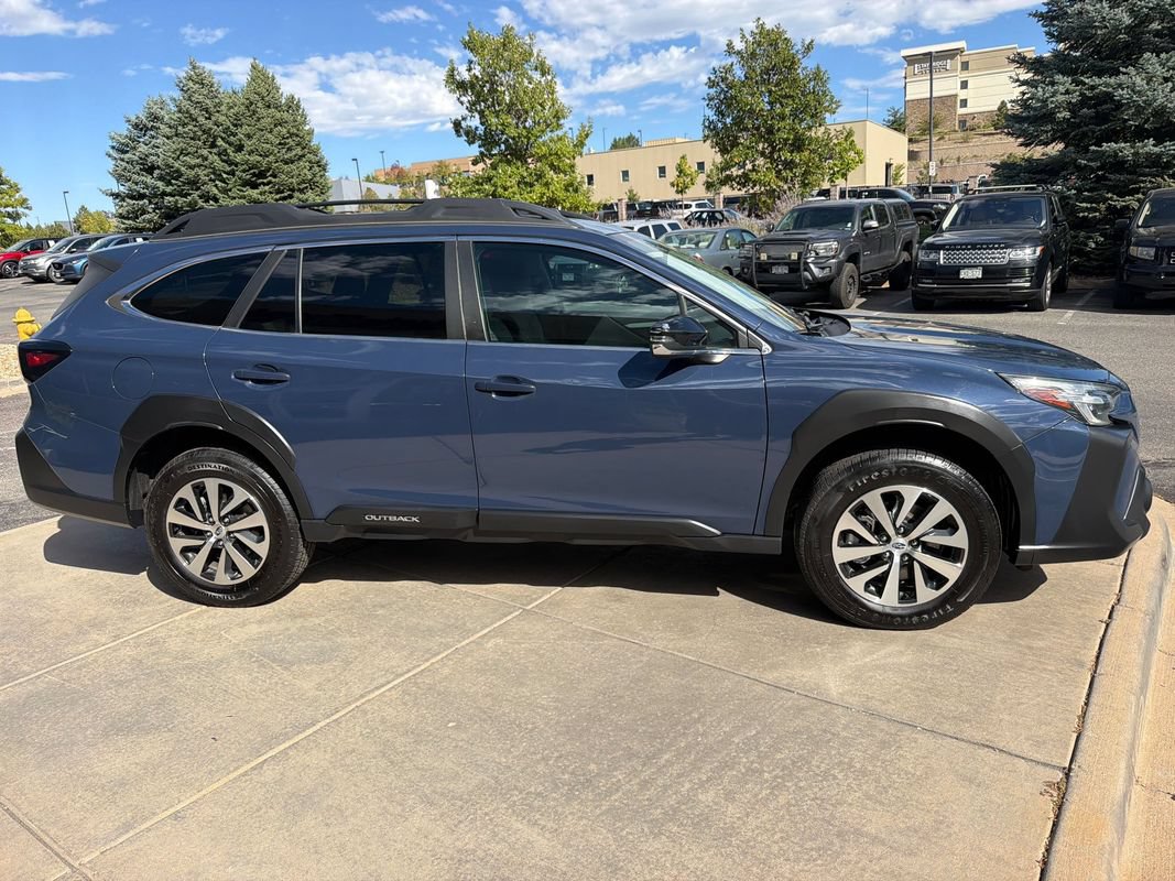 Used 2023 Subaru Outback Premium AWD/4WD image 5