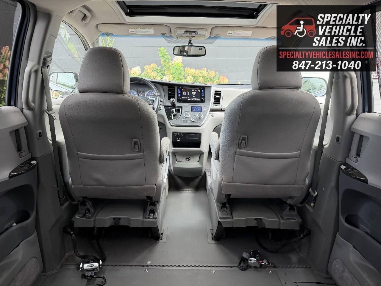Used 2015 Toyota Sienna XLE FWD image 25