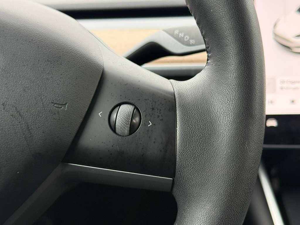 Used 2021 Tesla Model Y Long Range image 22