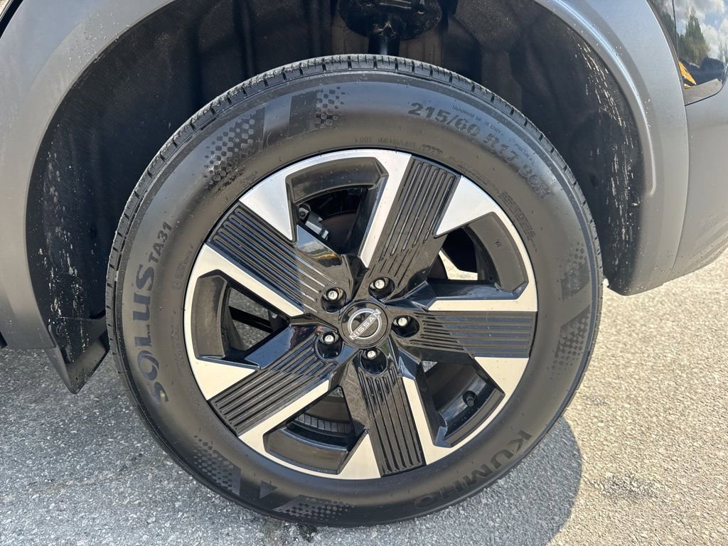 Used 2025 Nissan Kicks SV AWD/4WD image 27