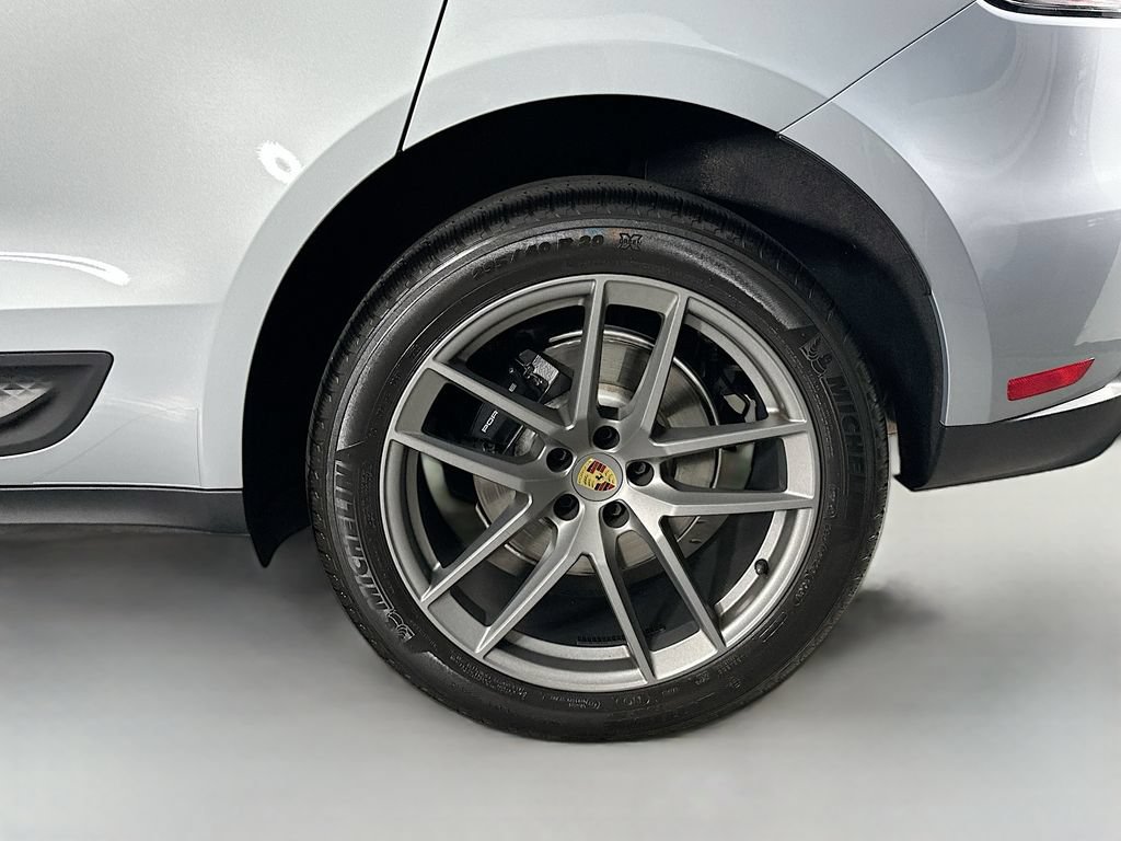 New 2025 Porsche Macan AWD/4WD image 33