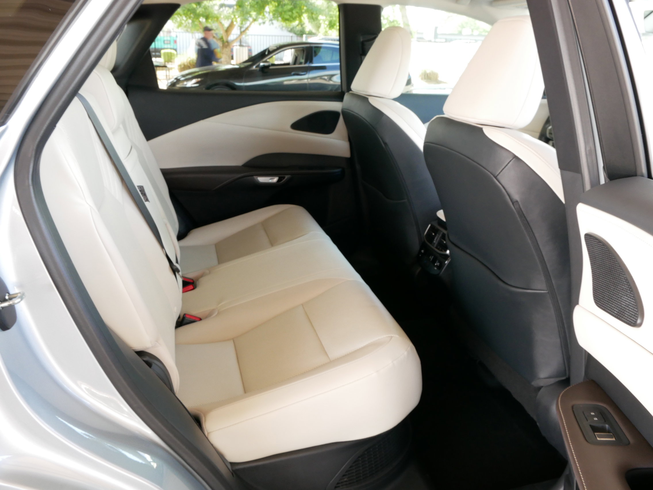 Used 2024 Lexus RX 350h w/ Convenience Package image 16