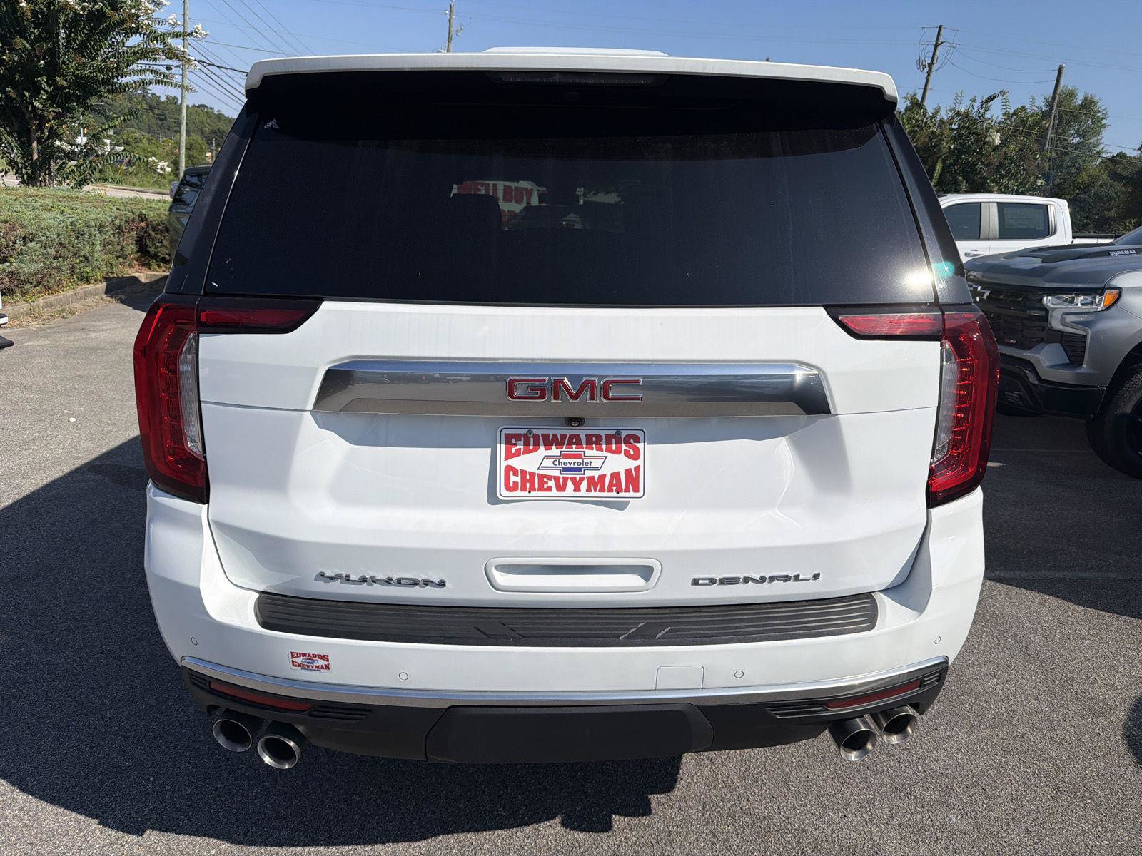 Used 2024 GMC Yukon XL Denali RWD image 3