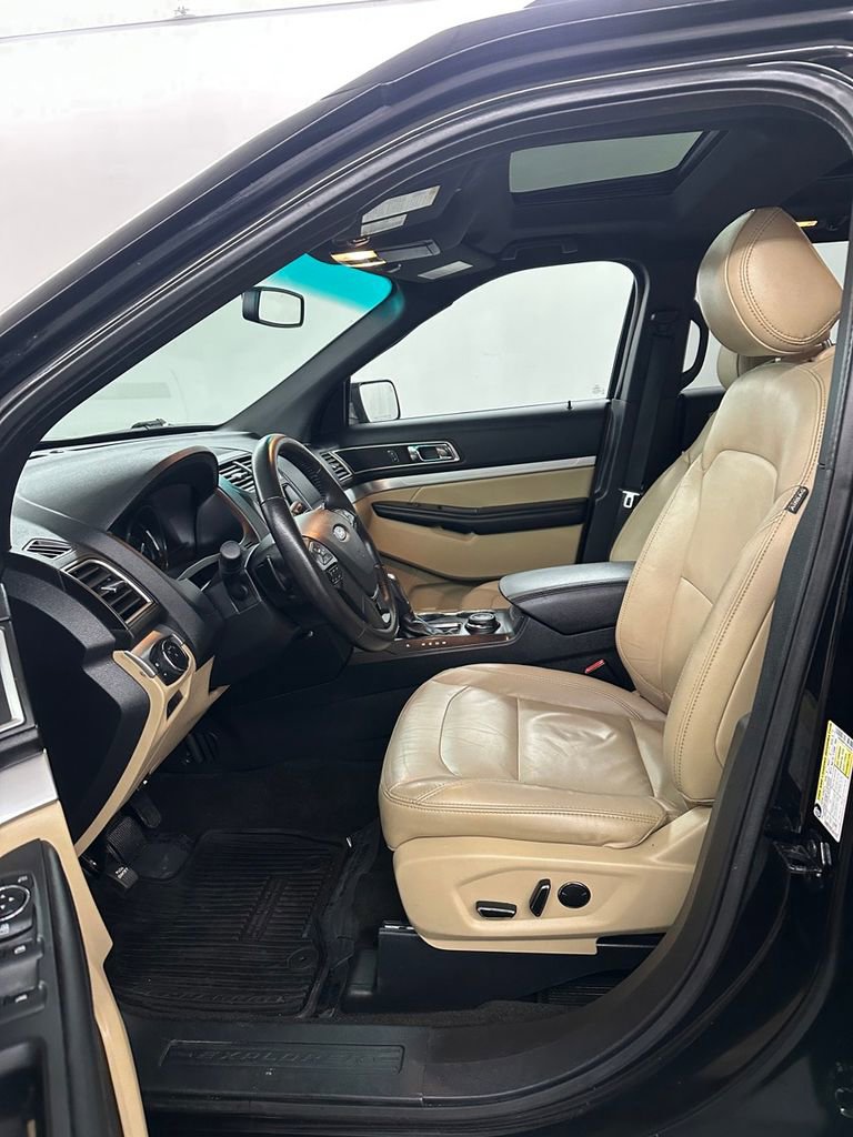 Used 2016 Ford Explorer XLT w/ Equipment Group 202A image 11