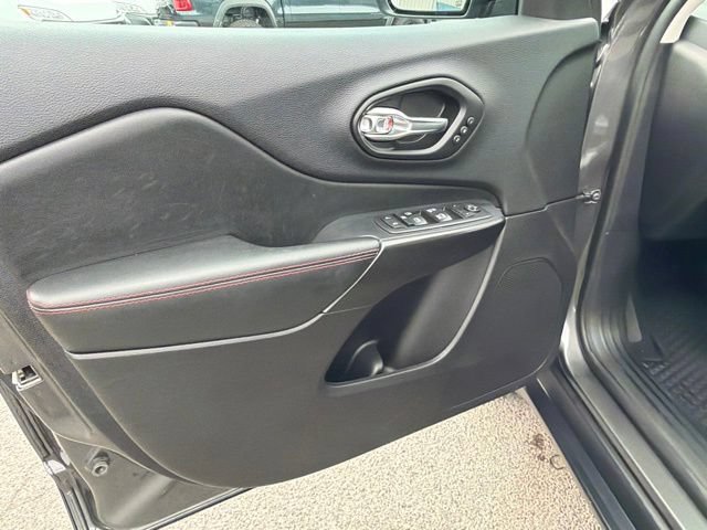 Used 2021 Jeep Cherokee Trailhawk AWD/4WD image 17