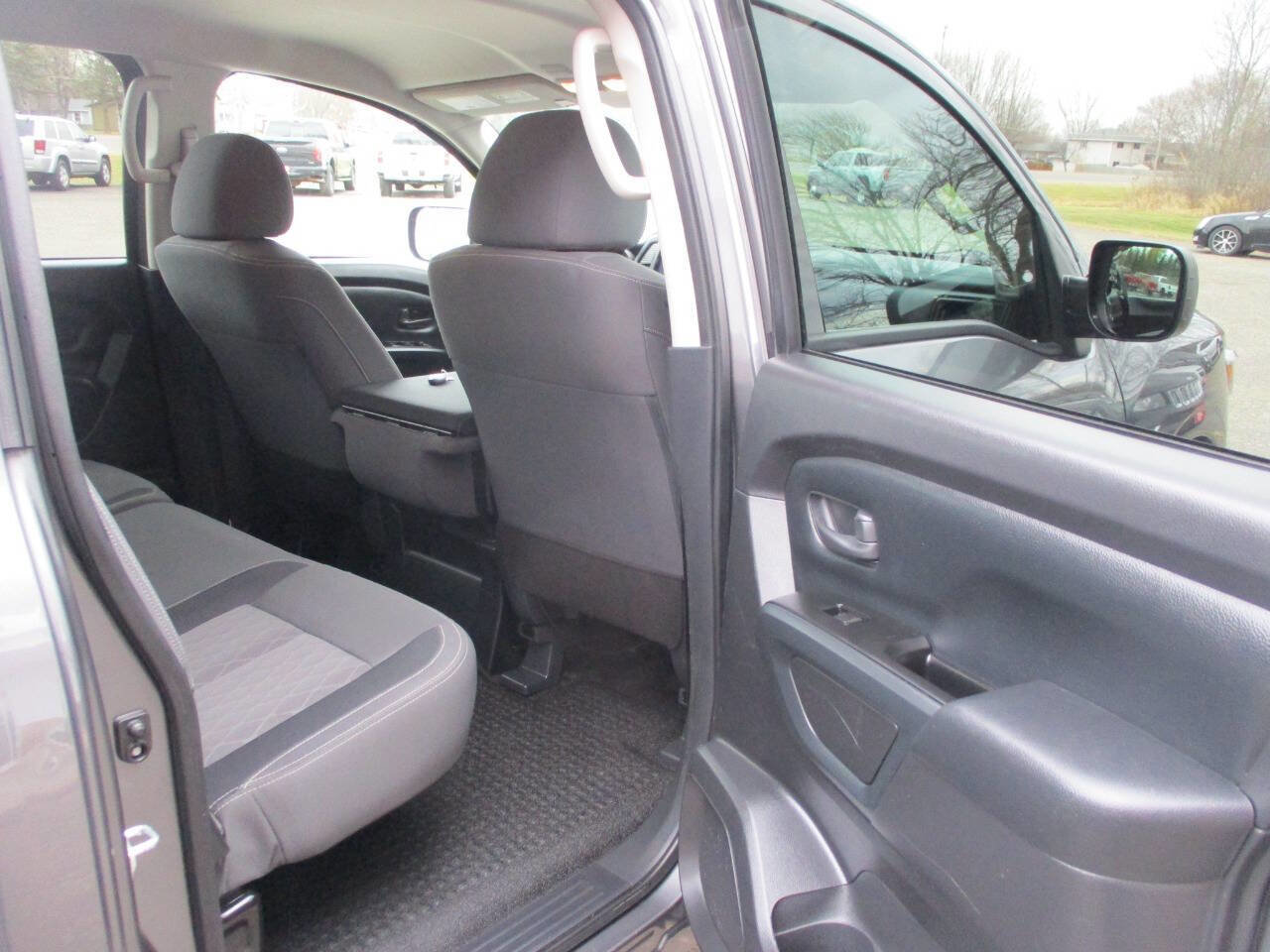 Used 2023 Nissan Titan S image 22