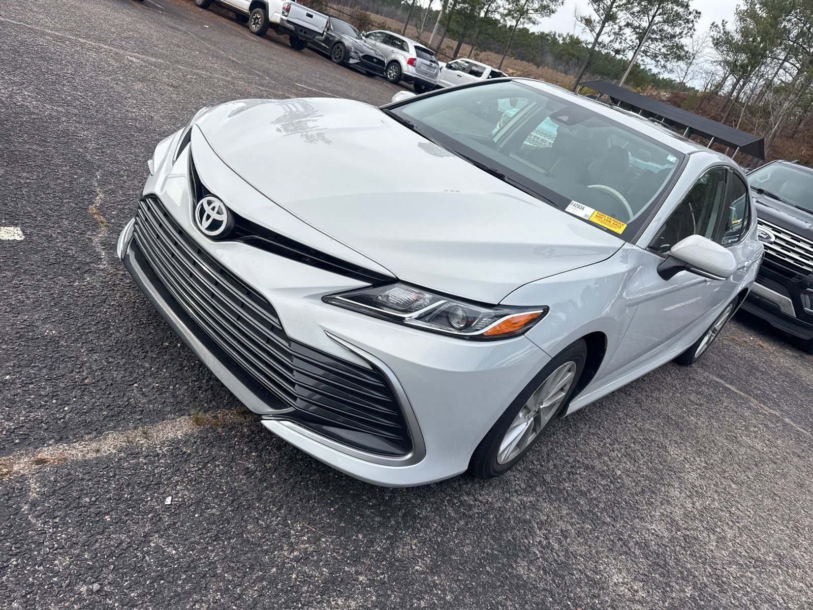 Used 2022 Toyota Camry LE image 3