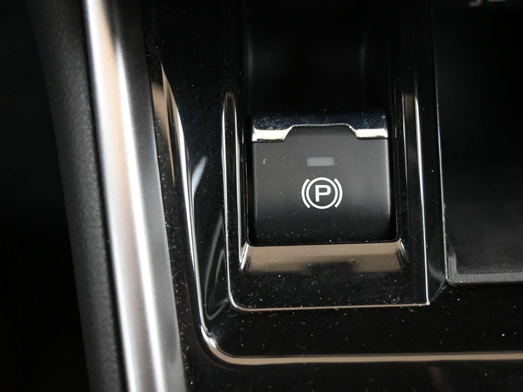 Certified 2025 Subaru Legacy Premium image 34