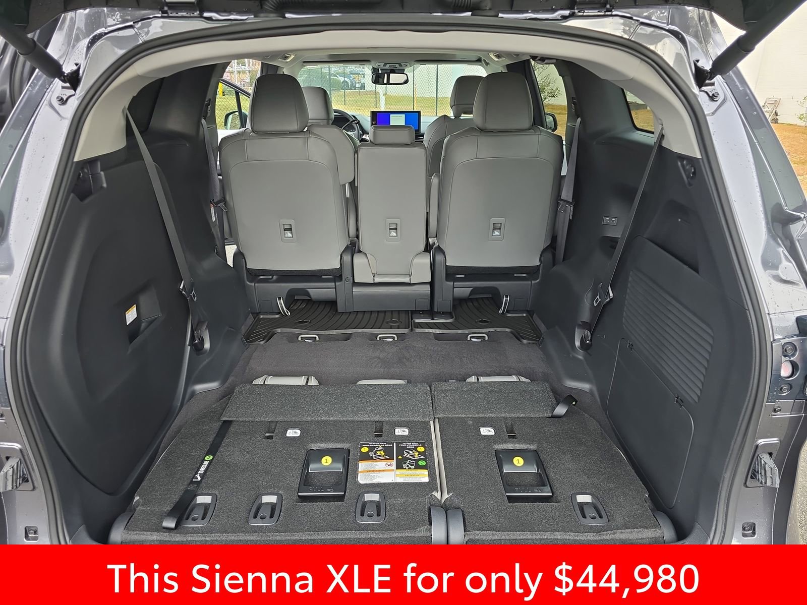 Used 2025 Toyota Sienna XLE image 20