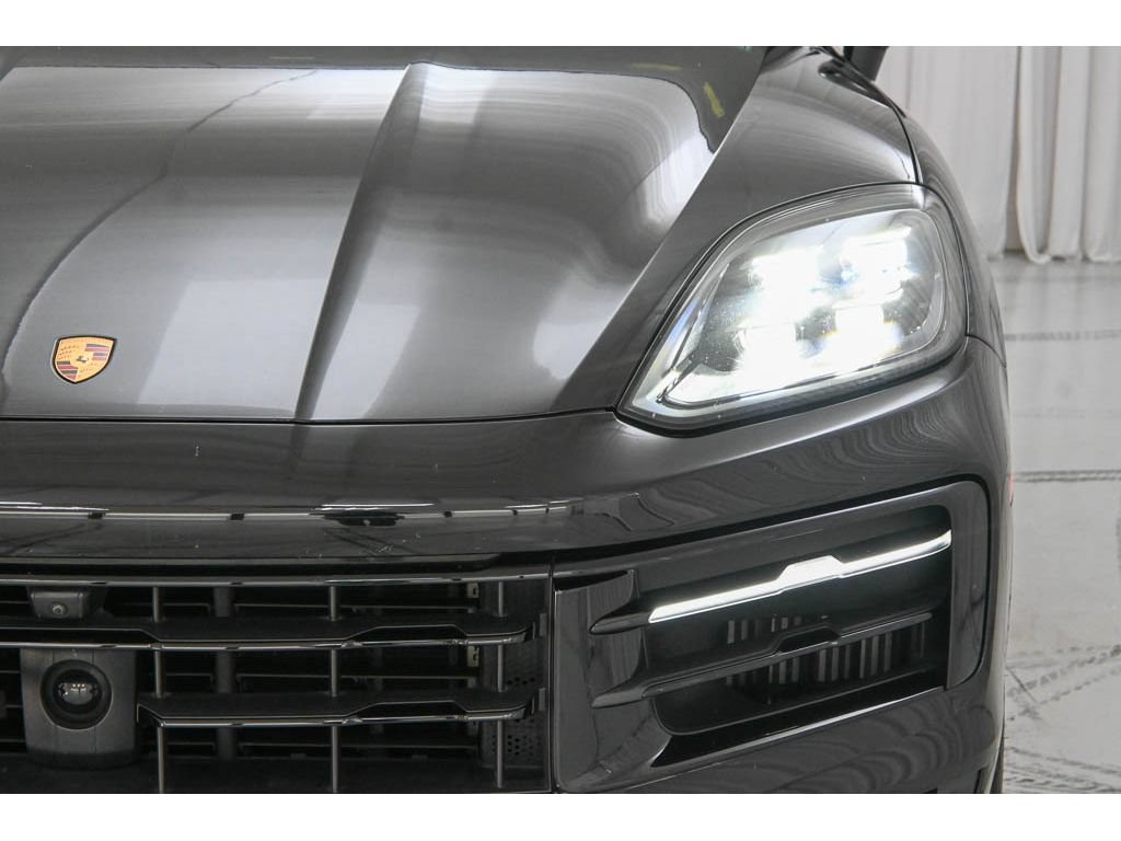 Used 2024 Porsche Cayenne S AWD/4WD image 26