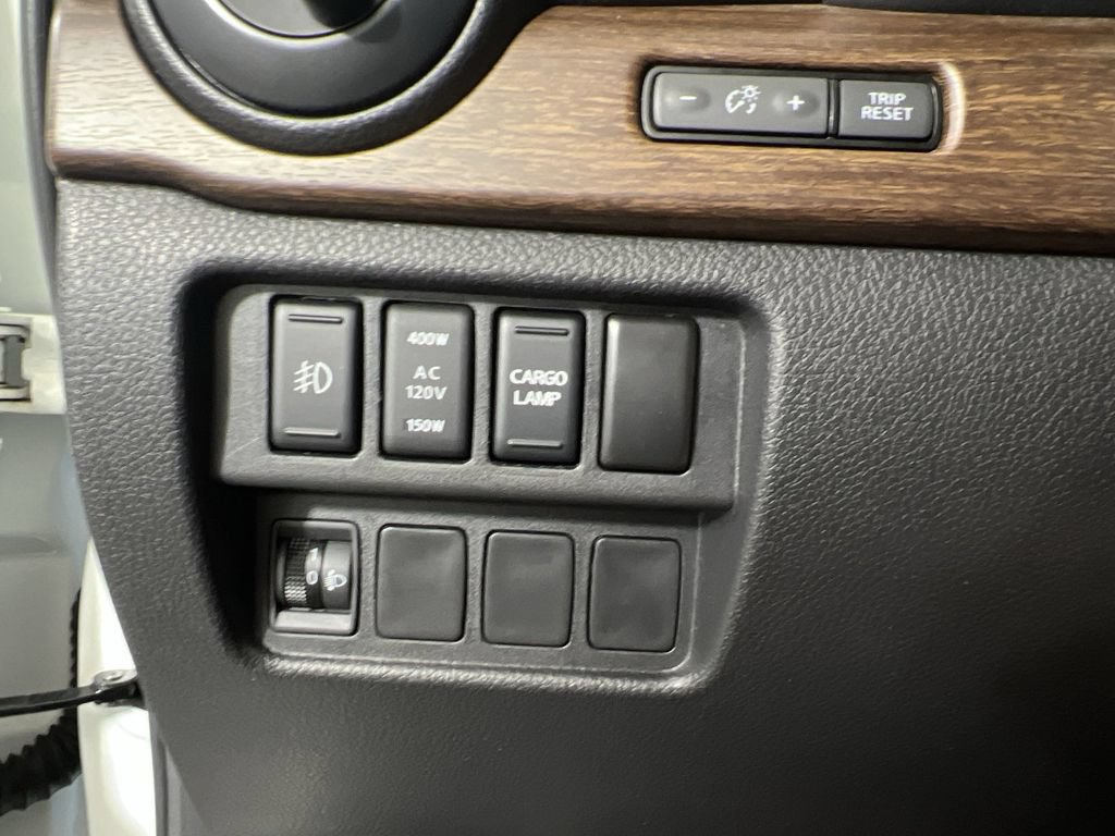 Used 2018 Nissan Titan Platinum Reserve w/ Platinum Utility Package AWD/4WD image 33