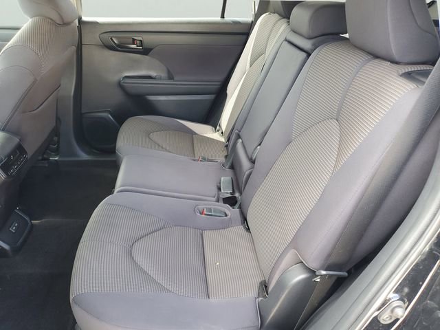 Used 2023 Toyota Highlander LE FWD image 15