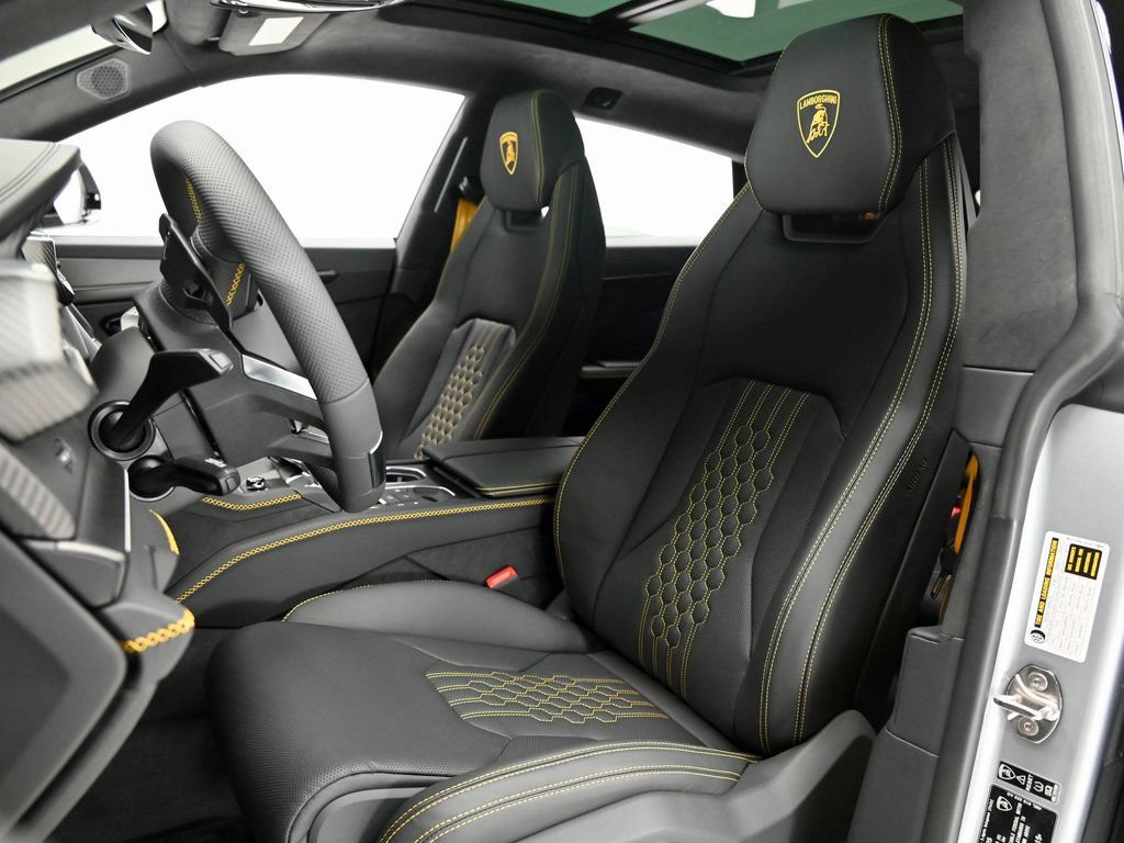 Used 2025 Lamborghini Urus SE AWD/4WD image 13