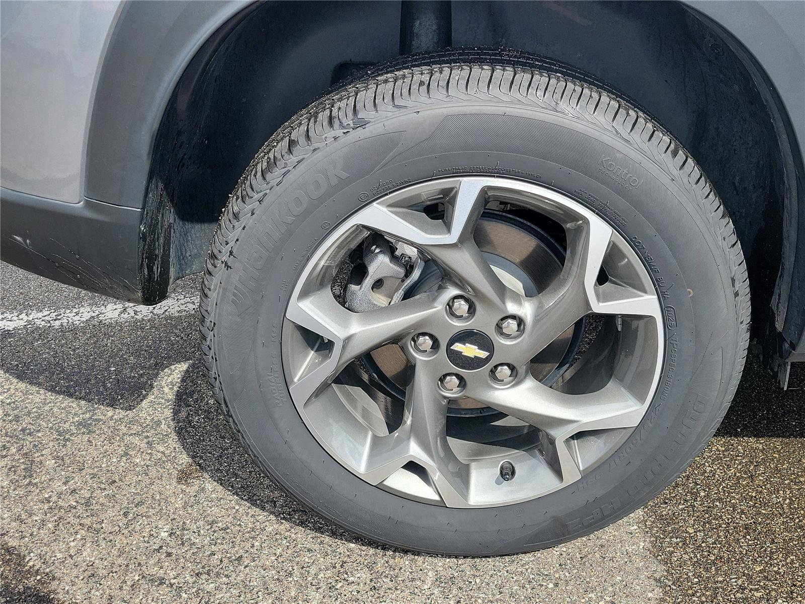 Used 2025 Chevrolet Trax LT w/ LT Convenience Package image 6