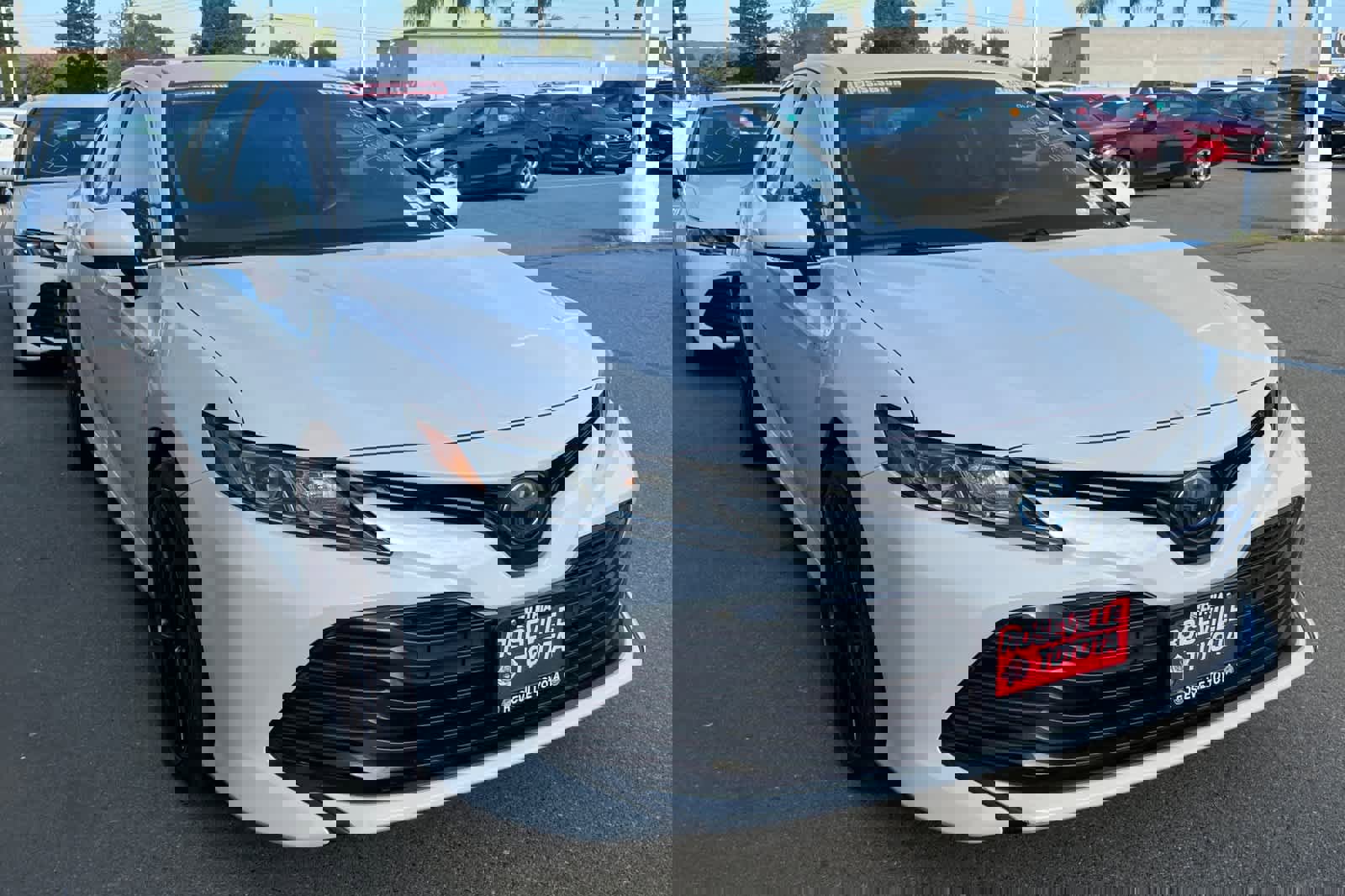 Used 2018 Toyota Camry LE FWD image 3