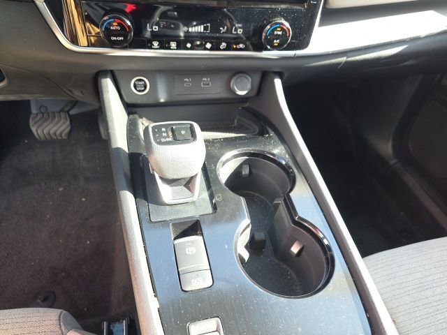 Used 2023 Nissan Rogue SV image 18