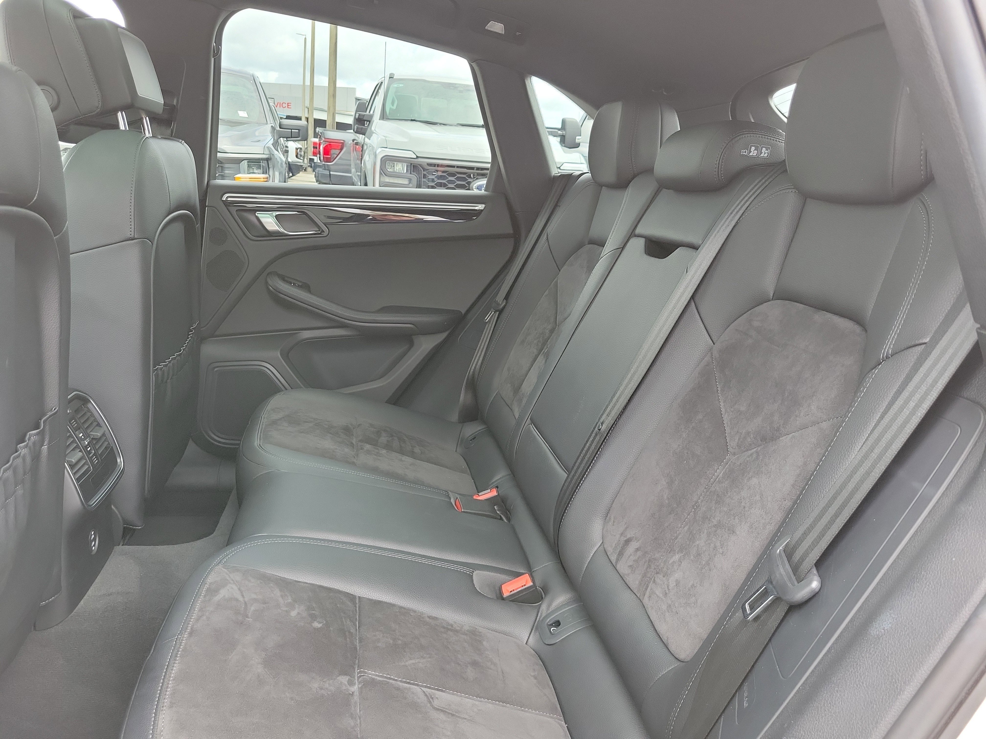 Used 2021 Porsche Macan AWD/4WD image 20