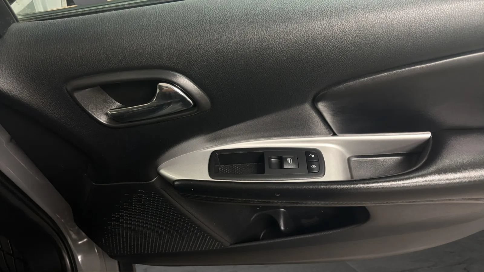 Used 2020 Dodge Journey SE FWD image 18