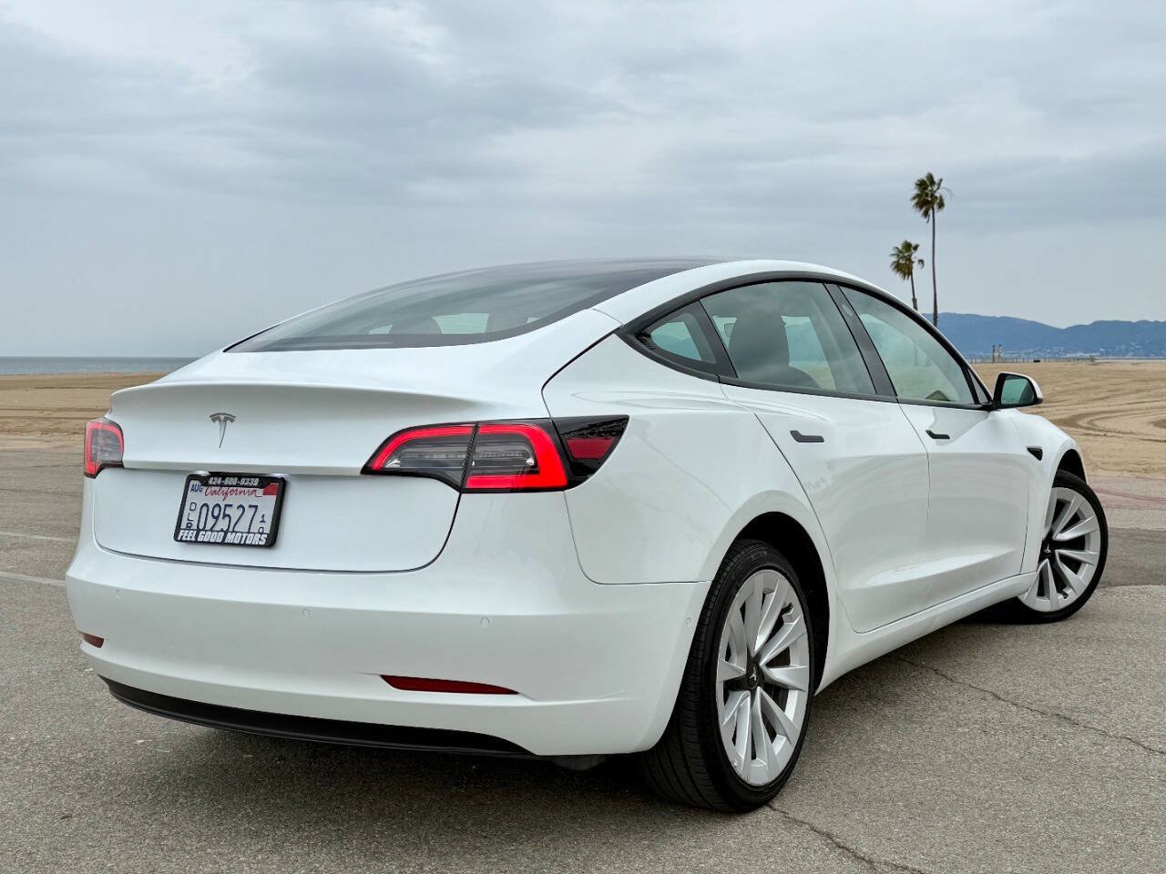 Used 2022 Tesla Model 3 Long Range AWD/4WD image 4
