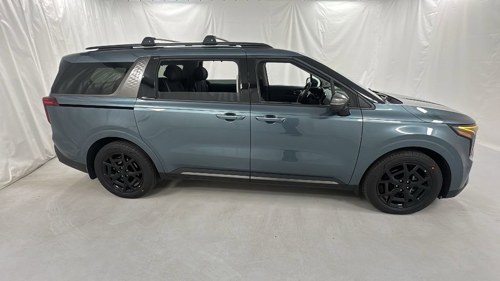 Used 2025 Kia Carnival SX Prestige image 2