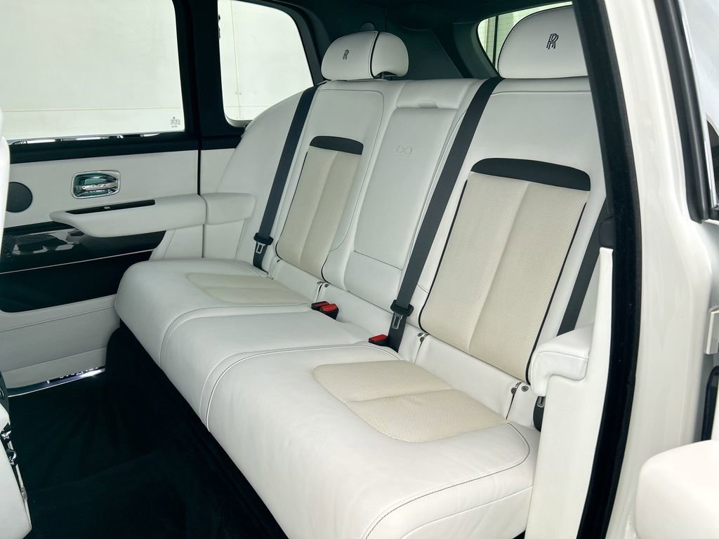 Used 2021 Rolls-Royce Cullinan Black Badge AWD/4WD image 20
