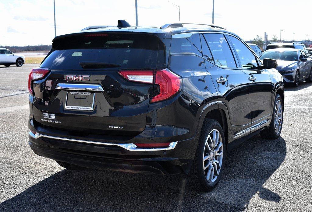 Used 2024 GMC Terrain Denali w/ Denali Premium Package image 3