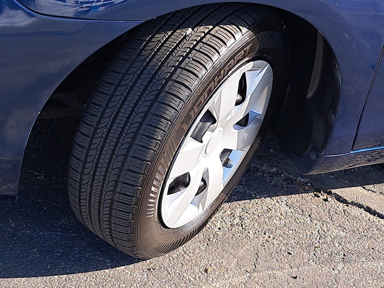 Used 2011 Toyota Camry LE FWD image 31