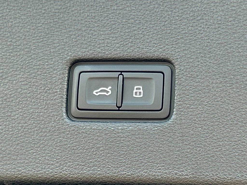 Used 2025 Audi RS Q8 performance image 67