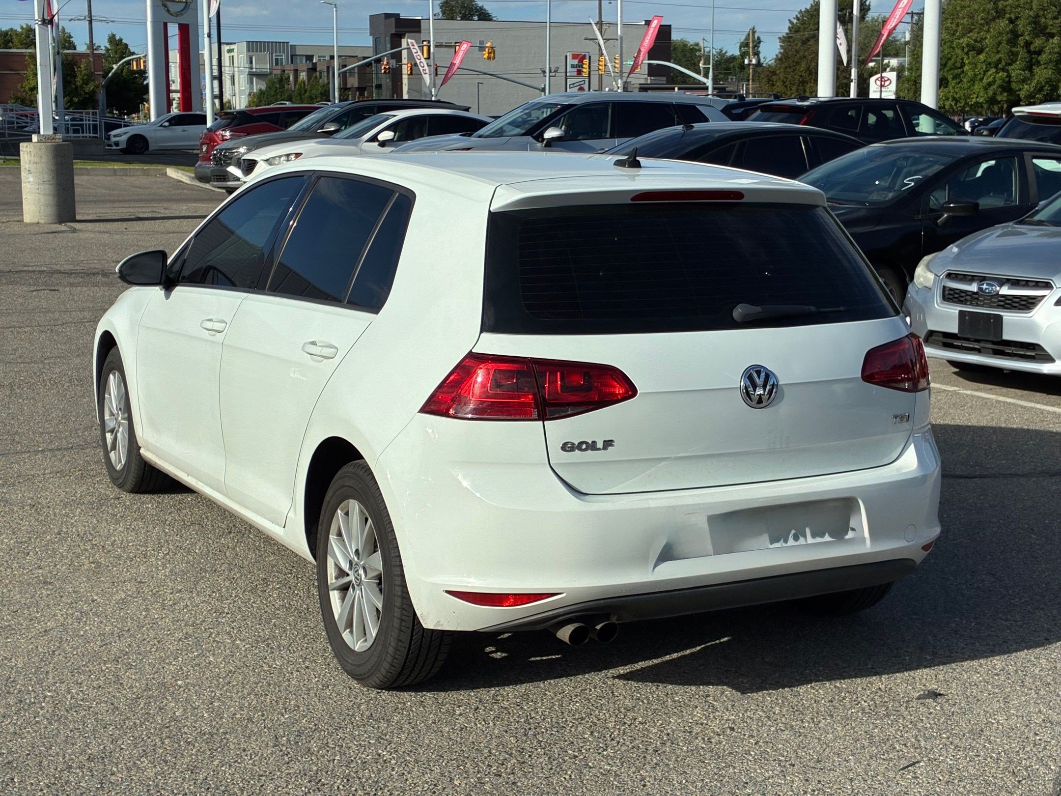 Used 2017 Volkswagen Golf S FWD image 8