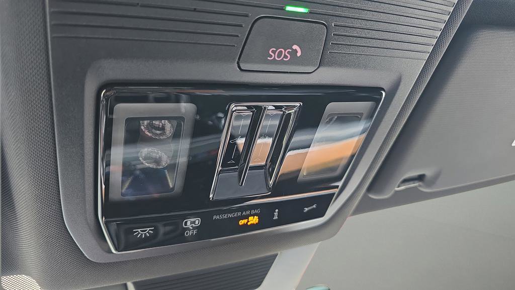 Used 2025 Volkswagen Tiguan SEL R-Line AWD/4WD image 12