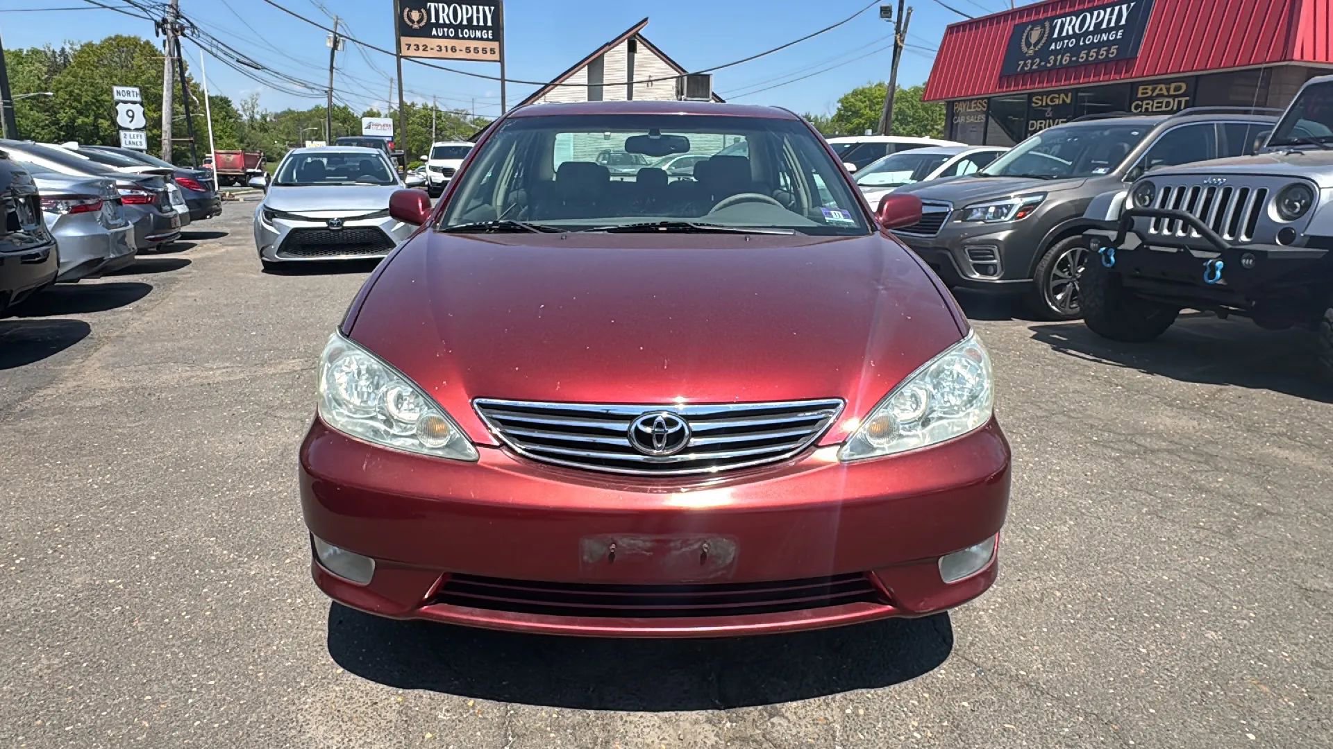 Used 2005 Toyota Camry LE FWD image 2