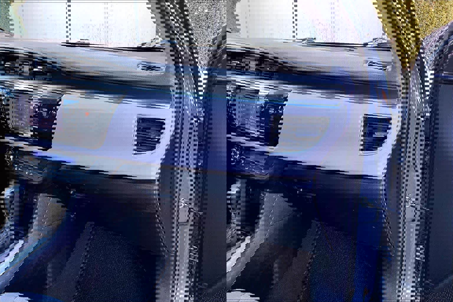 Used 2016 Toyota Corolla LE image 19