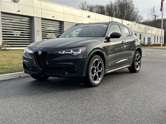 New 2025 Alfa Romeo Stelvio Sprint image 1